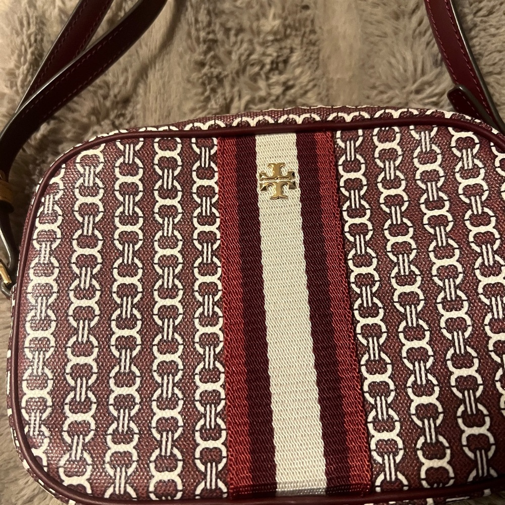 Tory Burch Gemini Link Burgundy Crossbody Bag - Picture 2 of 3